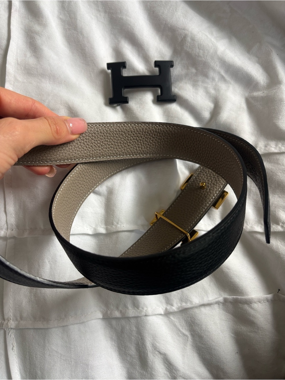 Hermes Black & Grey Reversible Leather Belt with Gold H Buckle - Picture 4 of 7